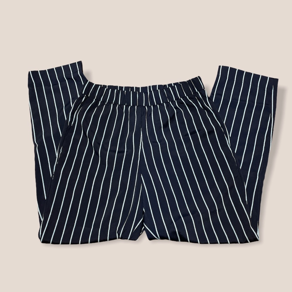🩷 3 for $25 H&M trousers